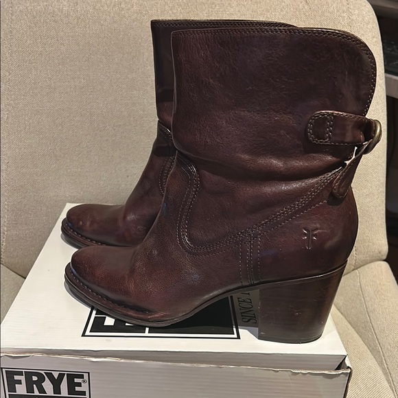 Frye Lucinda Short Boot - Picture 4 of 8